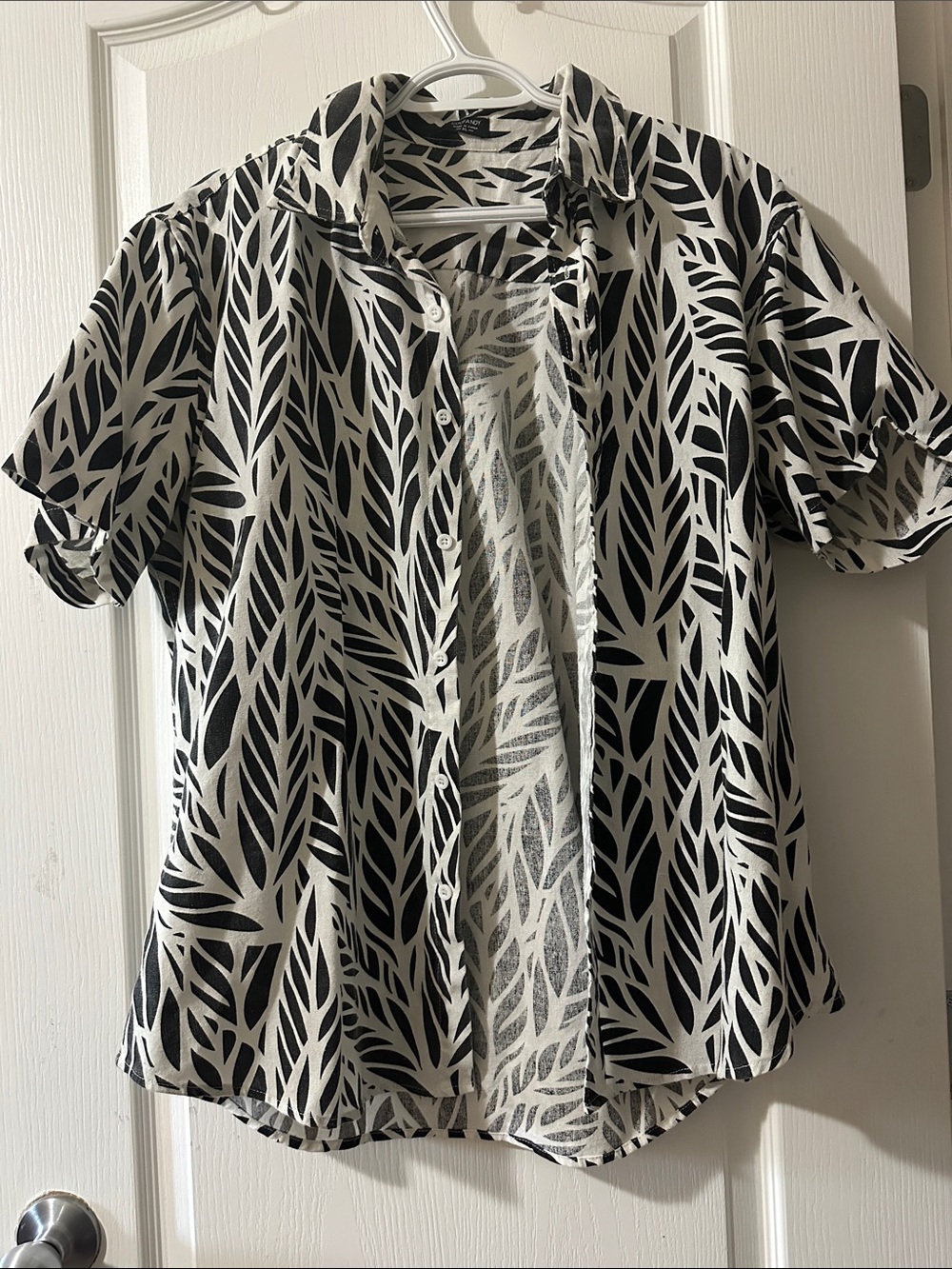 Men's Black & White Leaf Print Short Sleeve Button-Down Shirt